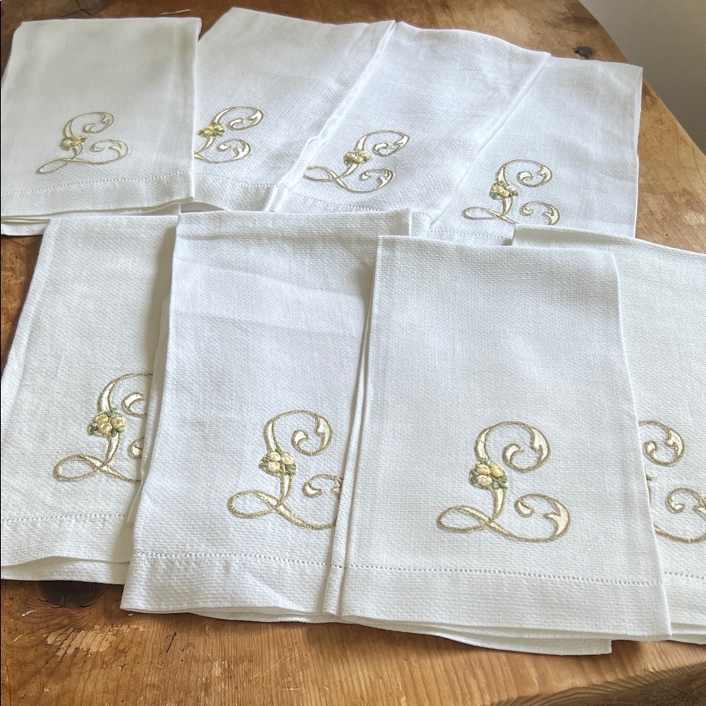 Vintage Set of 8 Embroidered letter “L” Appliqued Napkins